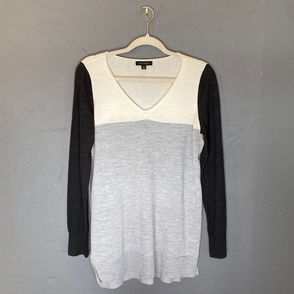 Ann Taylor Gray Merino Wool Blend V-Neck Colorblock Sweater Size Large